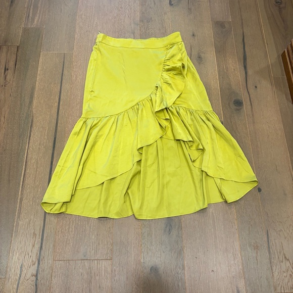 Lulumari Dresses & Skirts - Lulumari Boutique Vibrant Midi Ruffle Asymmetric Skirt XL EUC Chartreuse